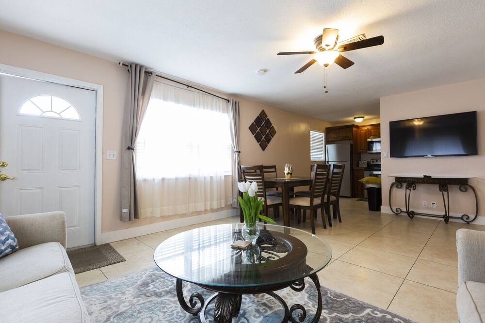 Photo of Livingroom in Florida North Atlantic Coast