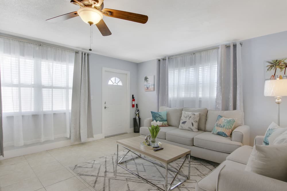 Photo of Livingroom in Florida North Atlantic Coast