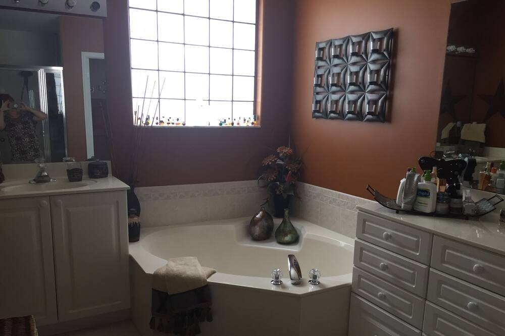 Photo of Bathroom in Tamiami