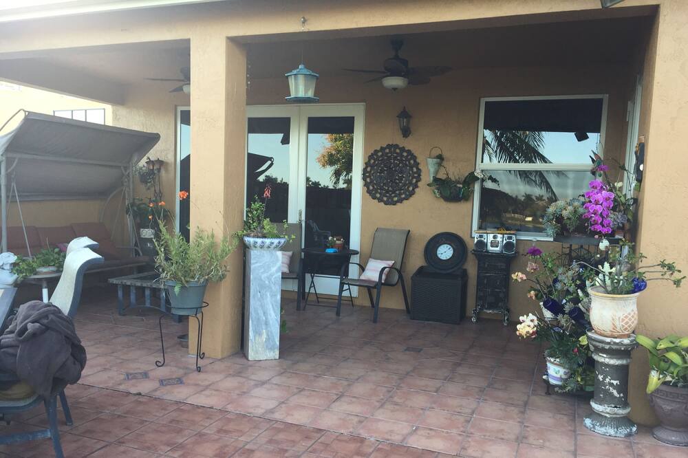 Photo of Outdoor in Tamiami