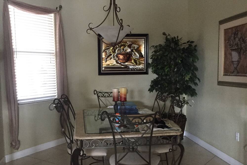 Photo of Livingroom in Tamiami