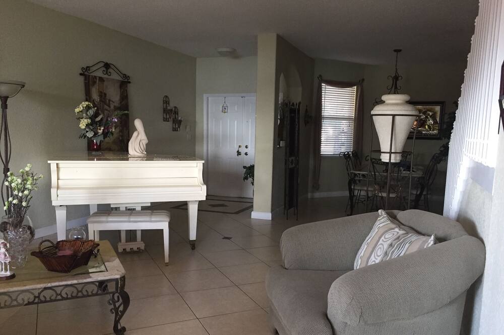 Photo of Livingroom in Tamiami