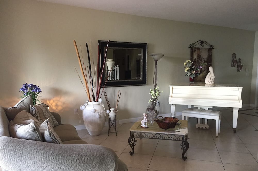 Photo of Livingroom in Tamiami
