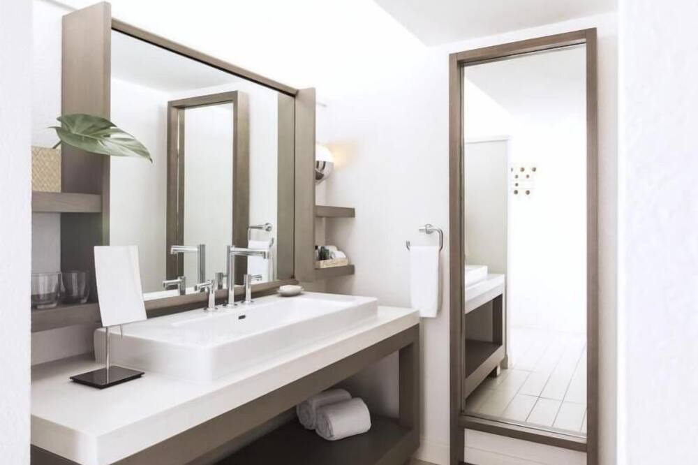 Photo of Bathroom in Rock Harbor