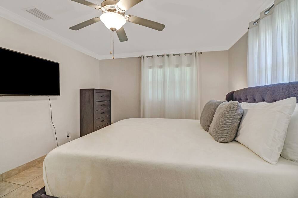 Photo of Bedroom in Palm River Estates
