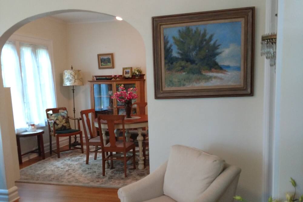 Photo of Livingroom in Gillespie Park