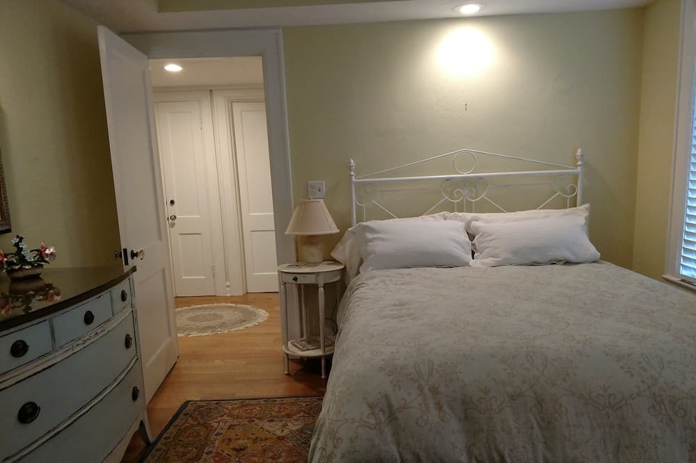 Photo of Bedroom in Gillespie Park
