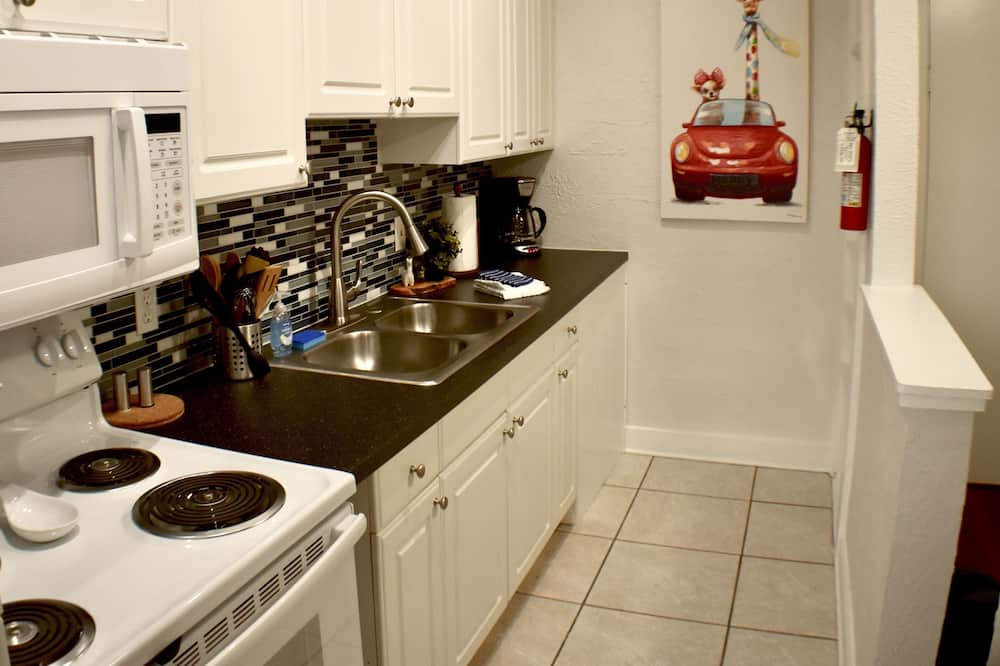 Photo of Kitchen in Courier City - Oscawana