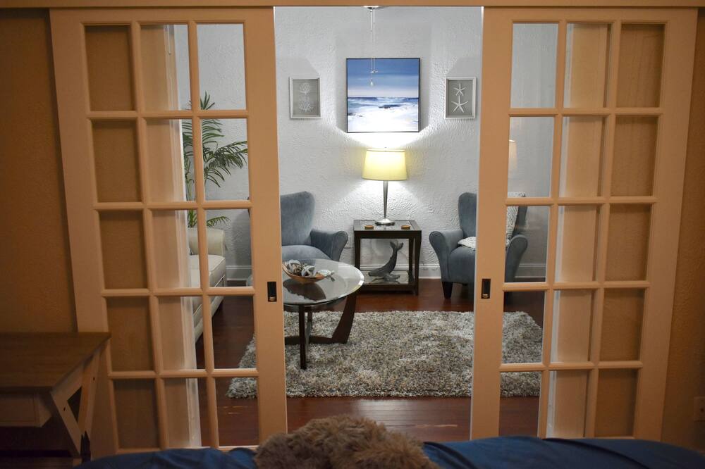 Photo of Livingroom in Courier City - Oscawana