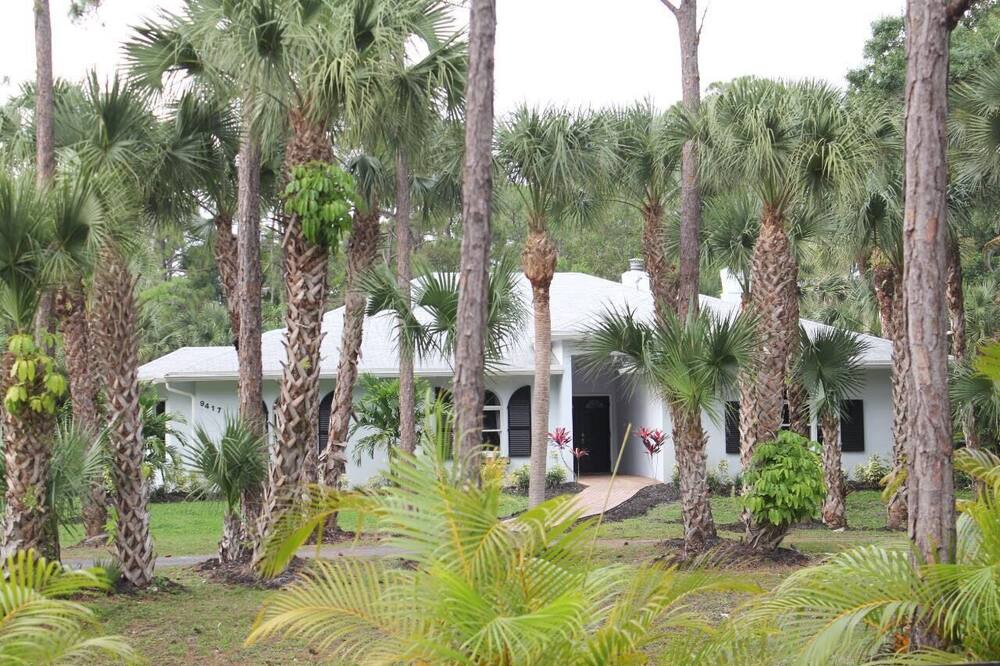 Photo of Outdoor in Jupiter Farms