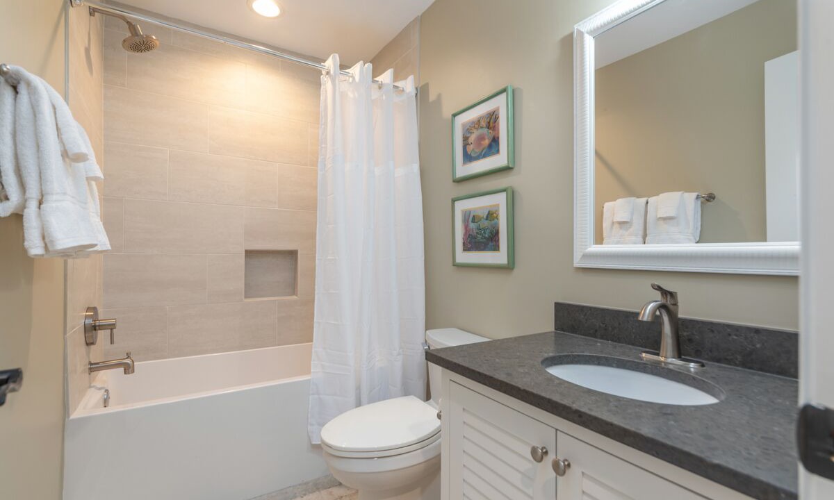 Photo of Bathroom in Beachwalk