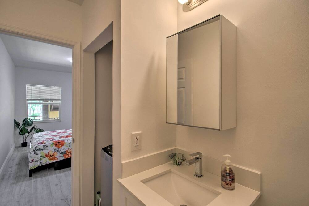 Photo of Bathroom in South Palm Park Neighborhood Association