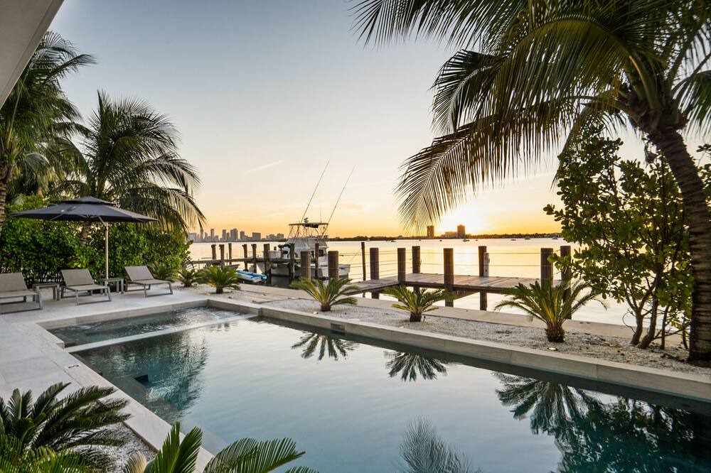 Photo of Outdoor in North Bay Village