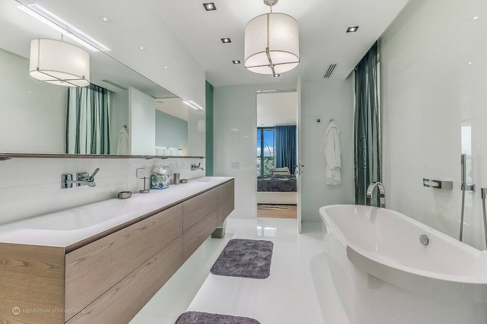 Photo of Bathroom in North Bay Village