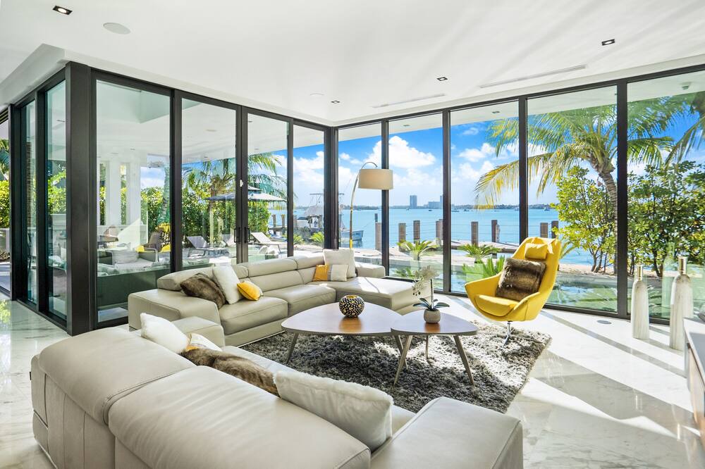 Photo of Livingroom in North Bay Village
