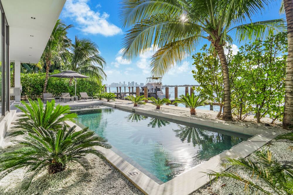Photo of Outdoor in North Bay Village