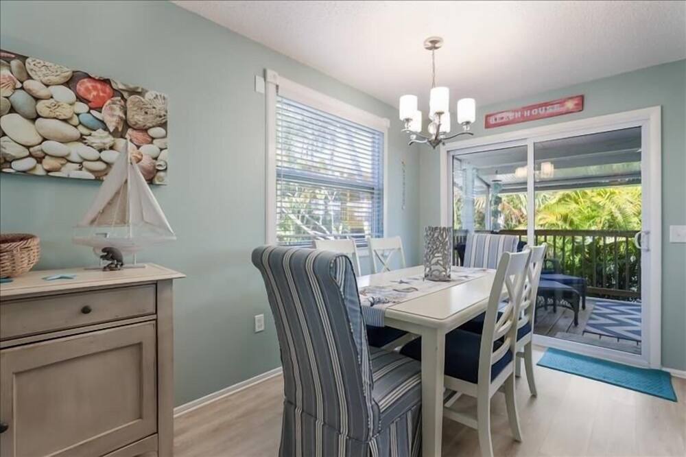 Photo of Livingroom in Holmes Beach