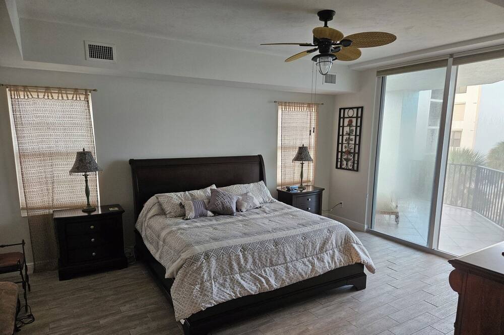 Photo of Bedroom in Isles of Capri