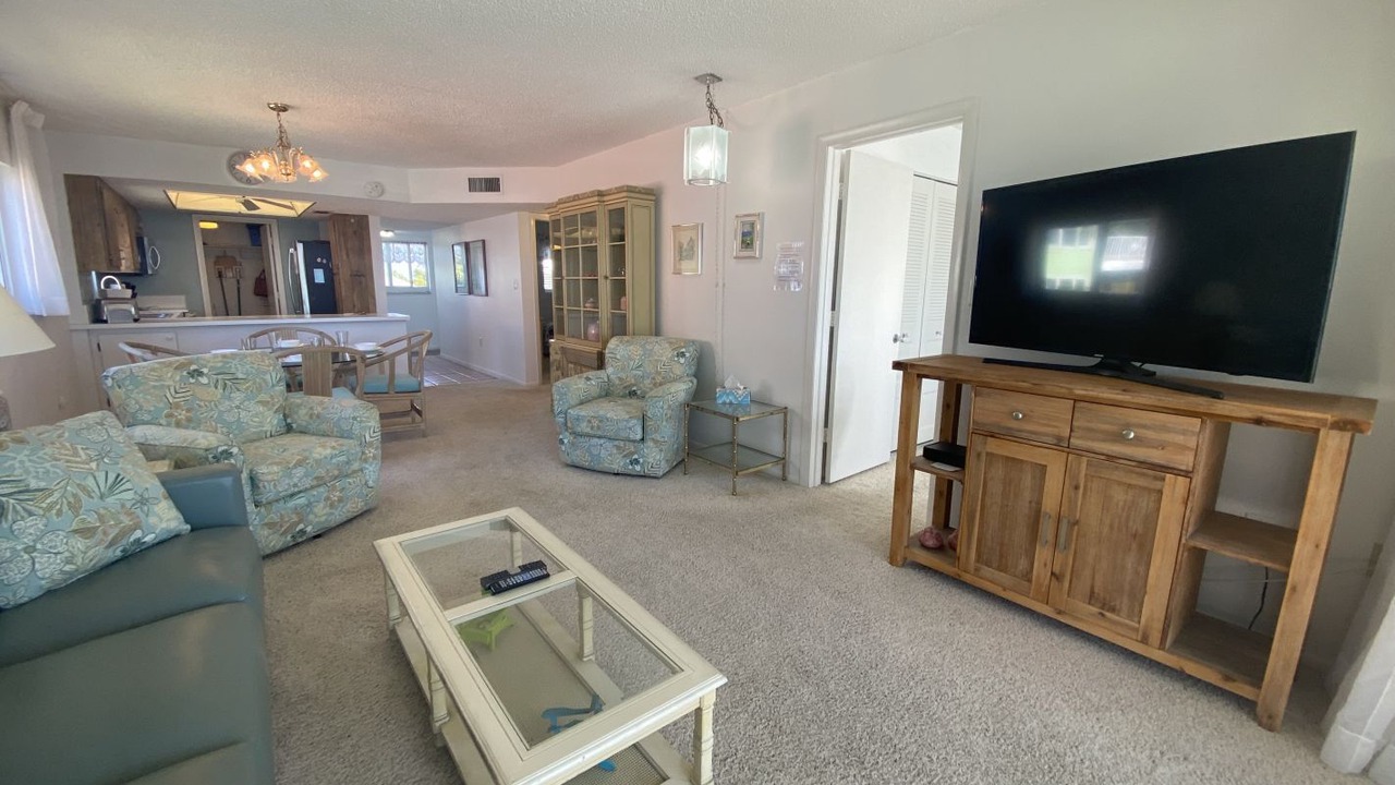 Photo of Livingroom in Mid Island