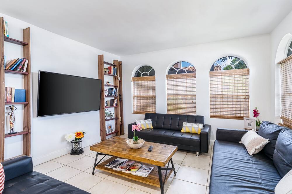 Photo of Livingroom in Northeast Miami