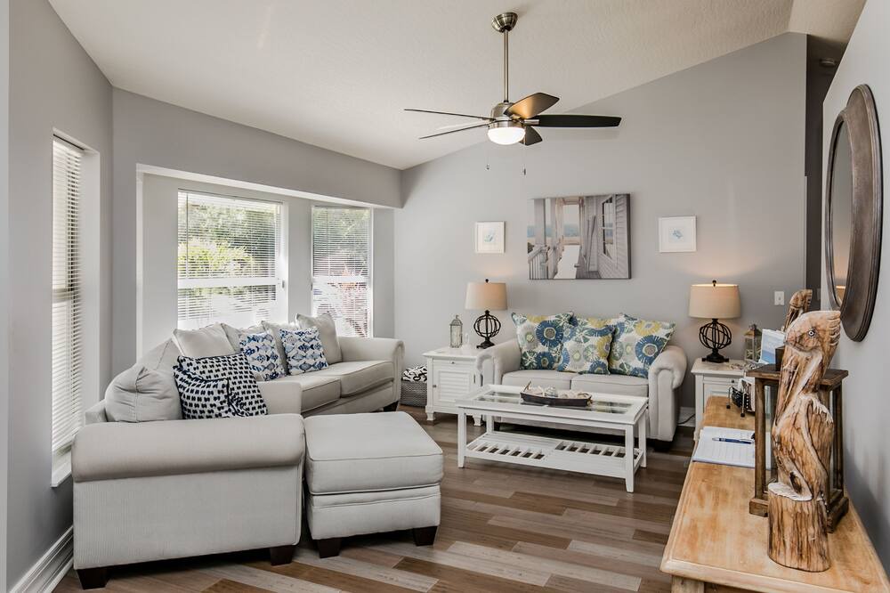 Photo of Livingroom in Sebastian Highlands