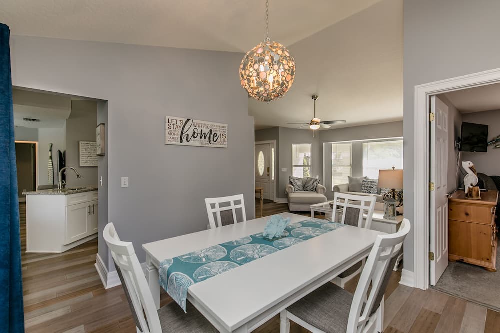 Photo of Livingroom in Sebastian Highlands