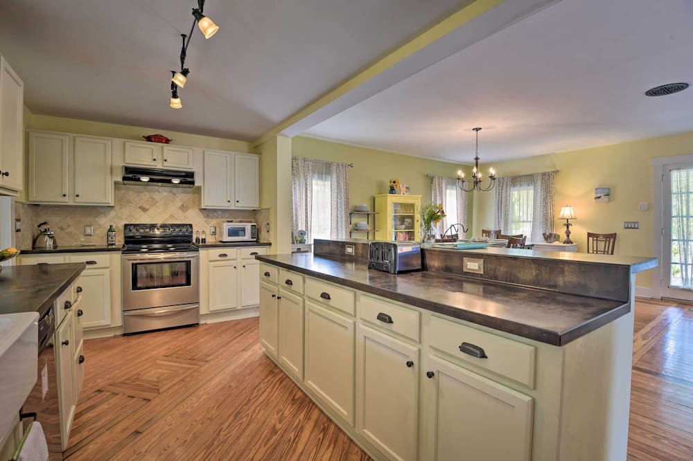 Photo of Kitchen in Gillespie Park