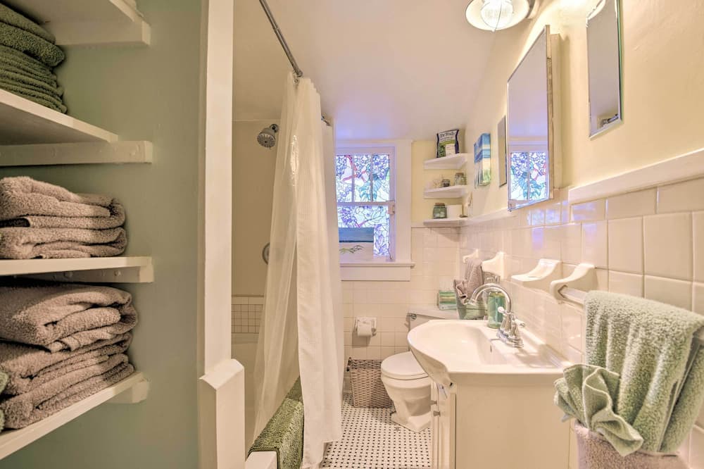 Photo of Bathroom in Gillespie Park