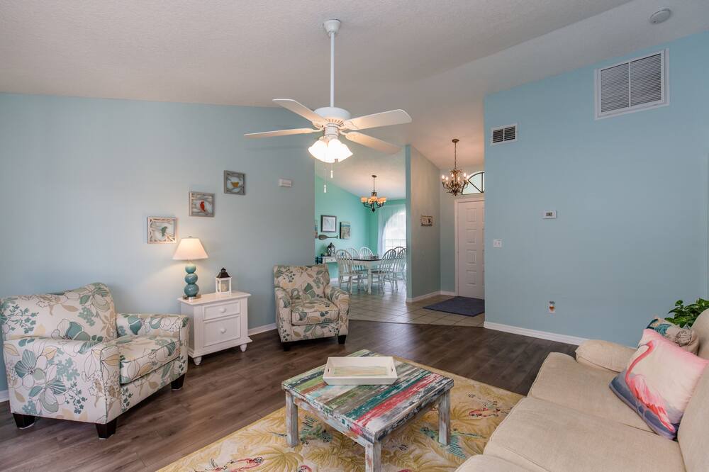 Photo of Livingroom in Sebastian Highlands