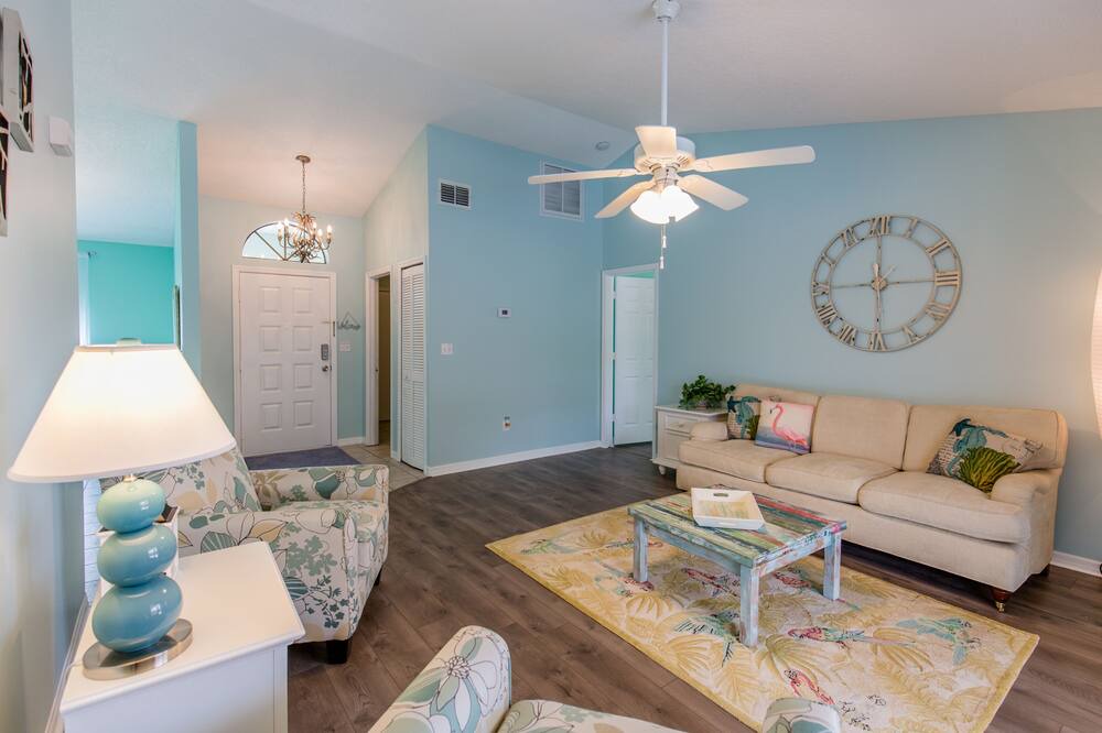 Photo of Livingroom in Sebastian Highlands