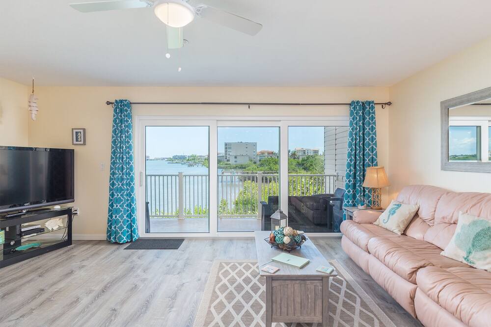 Photo of Livingroom in Indian Shores