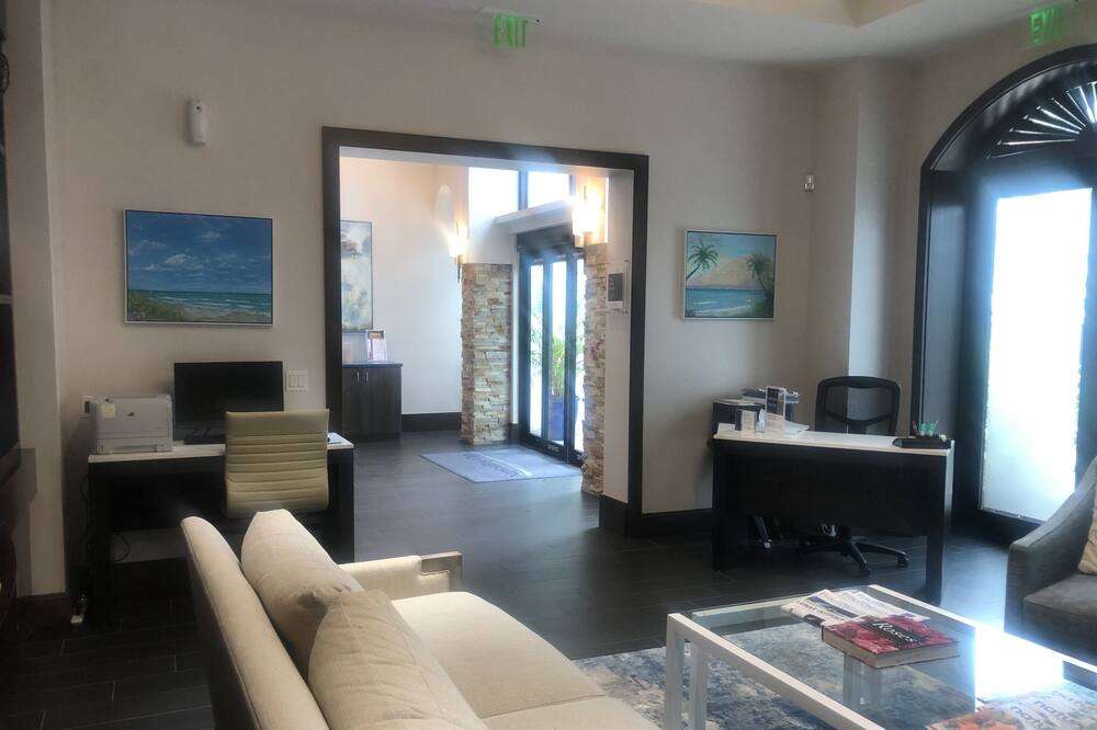 Photo of Livingroom in Royal Harbor