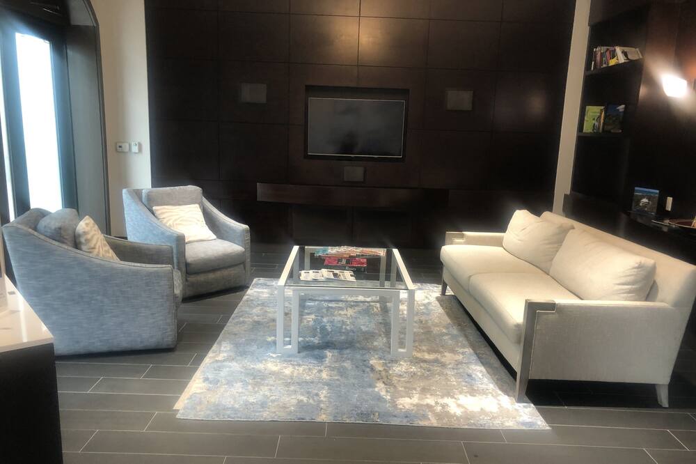 Photo of Livingroom in Royal Harbor