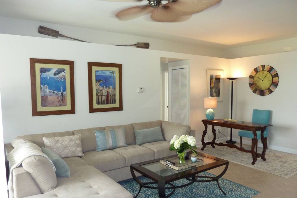 Photo of Livingroom in Central Naples