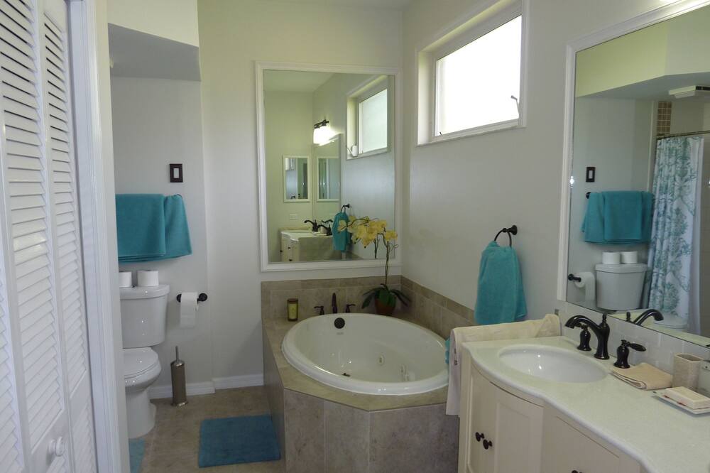 Photo of Bathroom in Central Naples