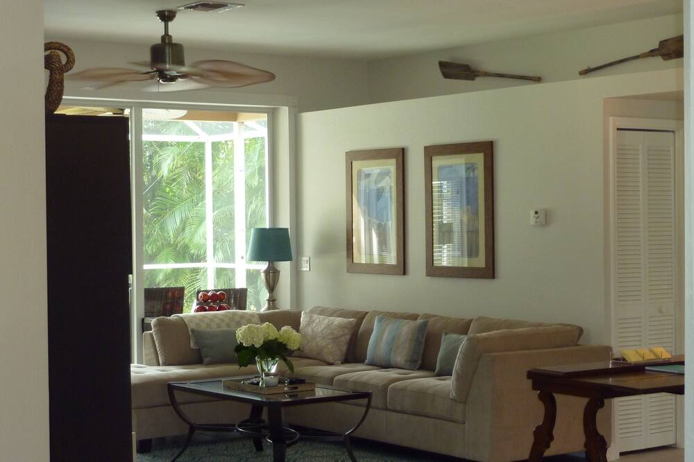Photo of Livingroom in Central Naples