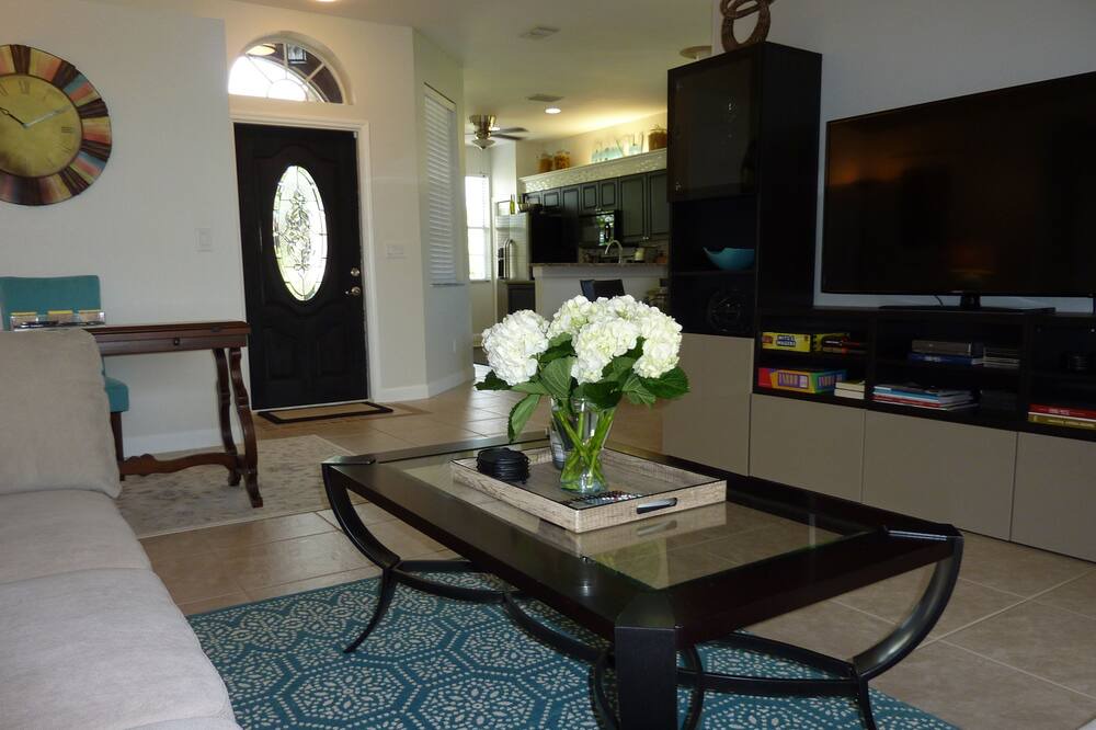 Photo of Livingroom in Central Naples