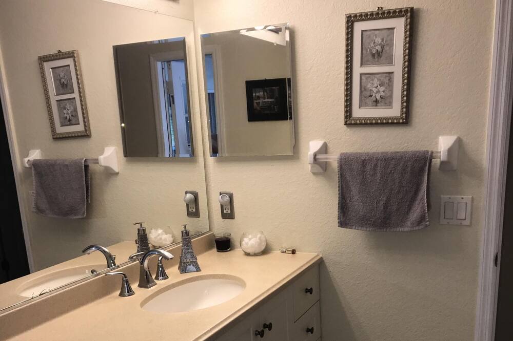Photo of Bathroom in South Gulf Cove