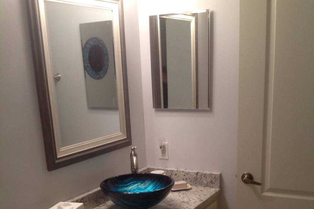 Photo of Bathroom in Biggar