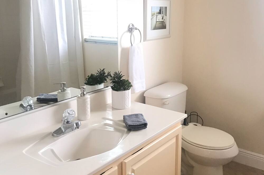 Photo of Bathroom in Falcons Glen