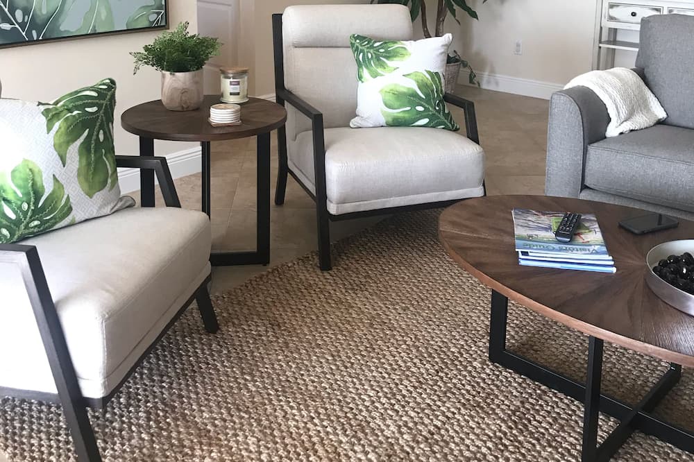 Photo of Livingroom in Falcons Glen