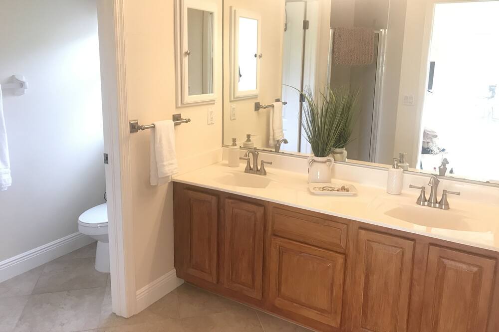 Photo of Bathroom in Falcons Glen