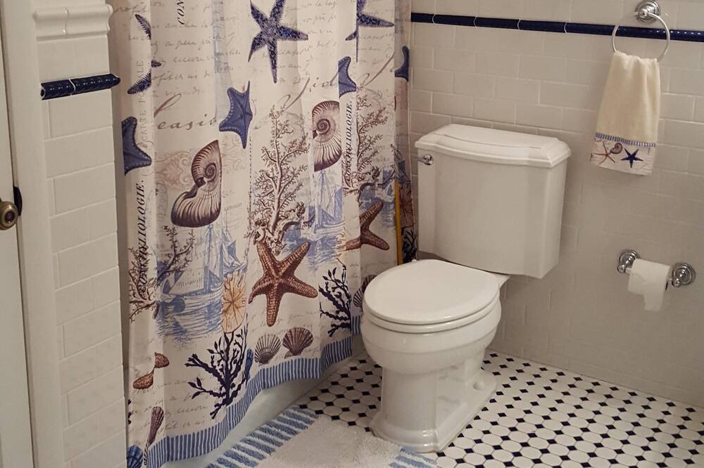 Photo of Bathroom in Marathon