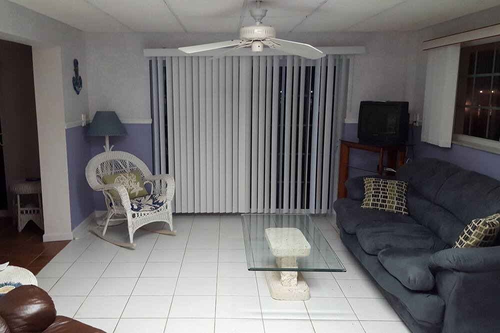 Photo of Livingroom in Marathon