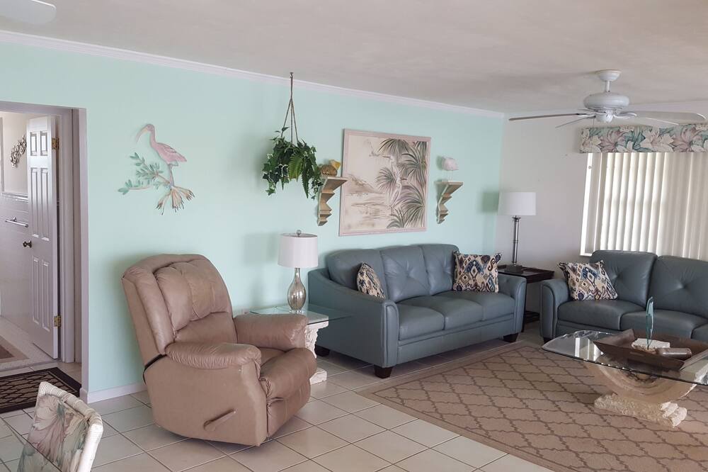 Photo of Livingroom in Marathon