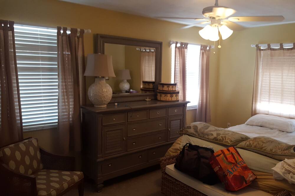 Photo of Bedroom in Marathon