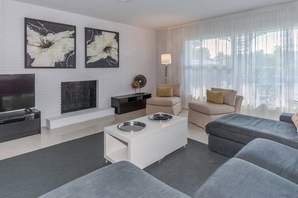 Photo of Livingroom in Singer Island