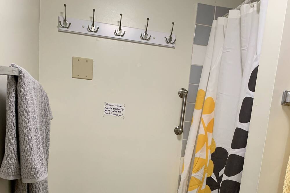 Photo of Bathroom in Jensen Beach