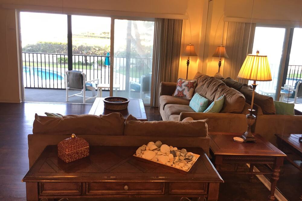 Photo of Livingroom in South Patrick Shores