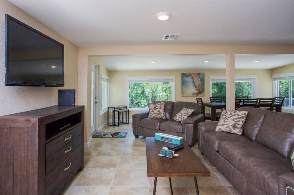 Photo of Livingroom in Englewood